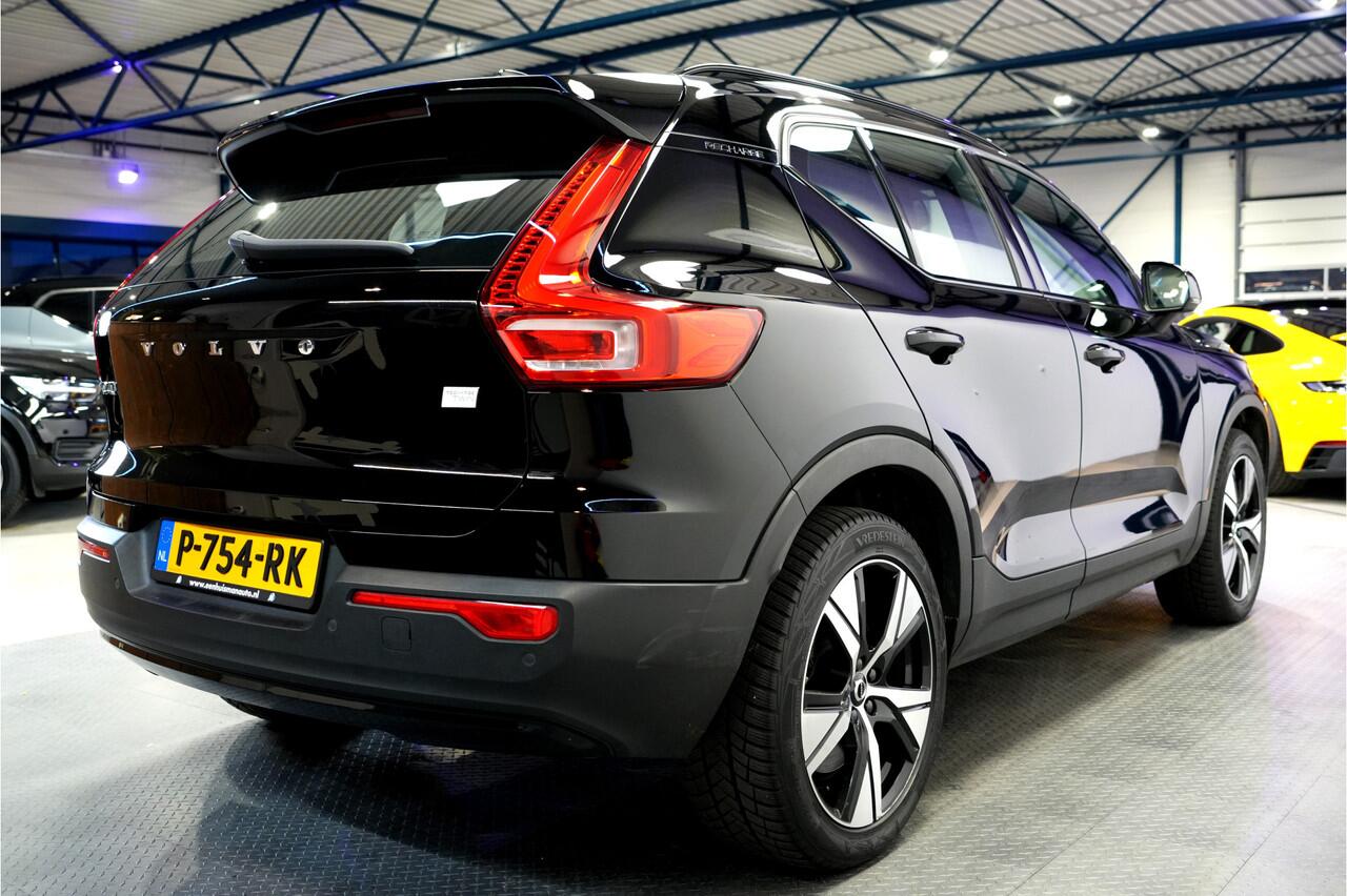 Volvo XC40 Recharge Twin Plus AWD 300kW/408pk Aut. R-Design SOH 92% ADAPT.CRUISE + EL.TREKHAAK + CAMERA + BLIS + PILOT ASSIST + GOOGLE DASHBOARD + LANE ASSIST + SPORTSTOELEN + STOEL-&STUURVERWARMING + PARKSENSOREN V&A + 19" LM-VELGEN!!