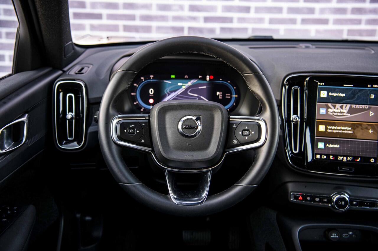 Volvo XC40 Single Motor Extended Range Plus 82 kWh | Black Edition velgen | Verwarmbare voorstoelen | Verwarmbaar stuurwiel | Warmtepomp | Adaptieve cruisecontrol | BLIS |