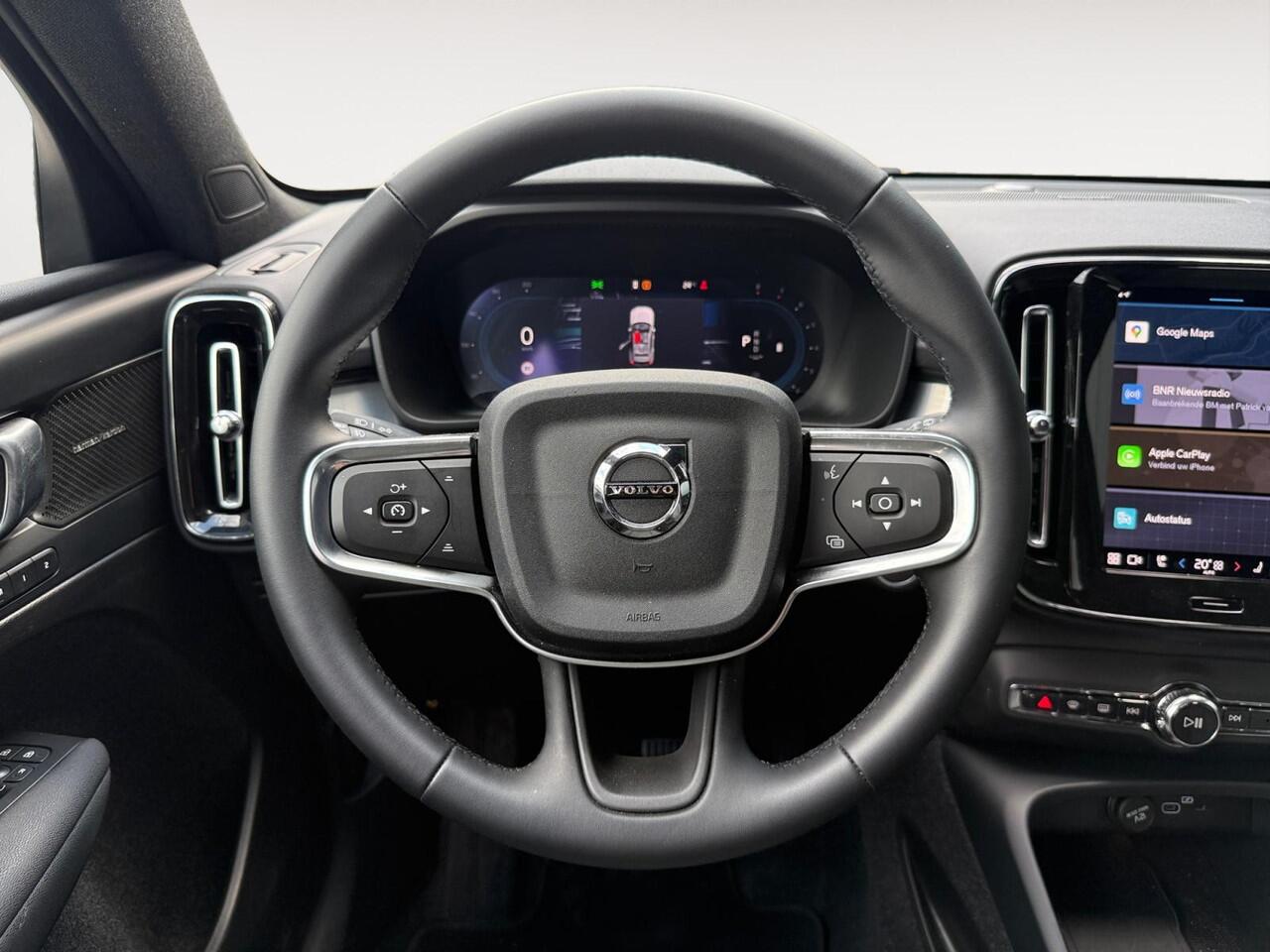 Volvo XC40 2.0 B4 Plus Dark | Trekhaak | Verwarmbare voorruit | Stoelverwarming | Harman/Kardon Audio |