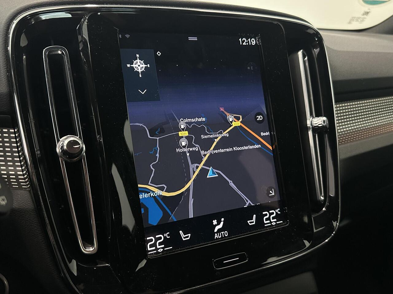 Volvo XC40 1.5 T4 Recharge R-Design | Navigatie | Climate Control | Cruise Control | Lichtmetalen velgen 18" | Apple Carplay/Android Auto | 1e eigenaar!