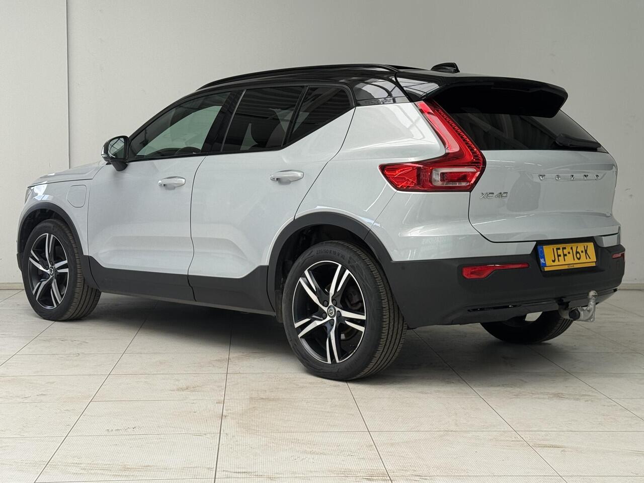 Volvo XC40 1.5 T5 Recharge Inscription | Panoramadak | Camera | Trekhaak wegklapbaar | Navigatie | Adaptieve cruise control