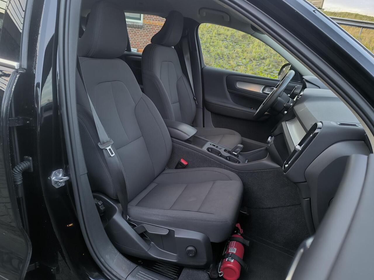 Volvo XC40 1.5 T4 Recharge Inscription Expression Trekhaak, stoel en stuur verwarming, camera, electr A klep, carplay, 1e eigenaar