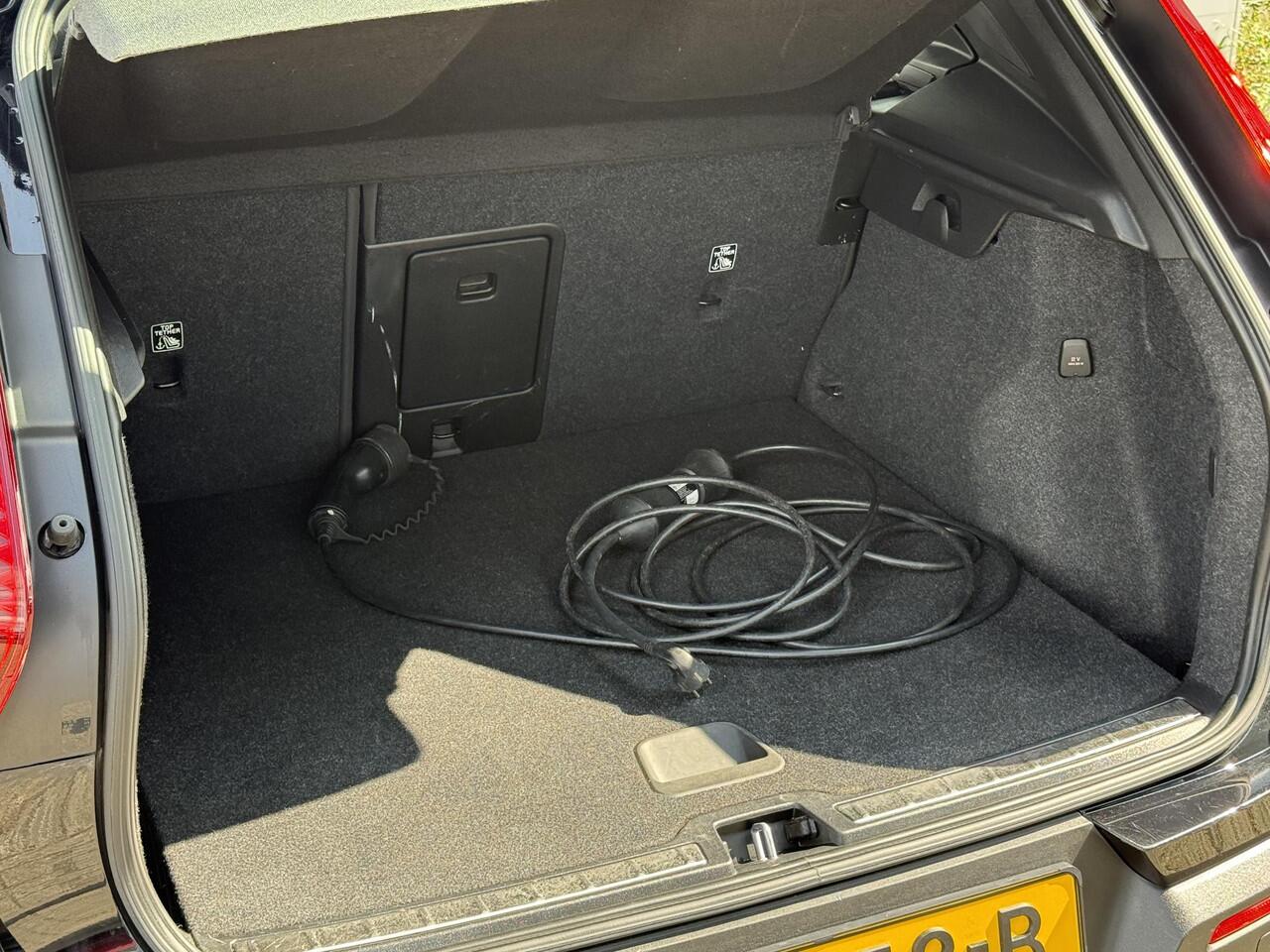 Volvo XC40 1.5 T4 Recharge Inscription Expression (Hoge Instap) Open Dak | 360° Camera | Winter Pack | Harman & Kardon | Navigatie | Memory