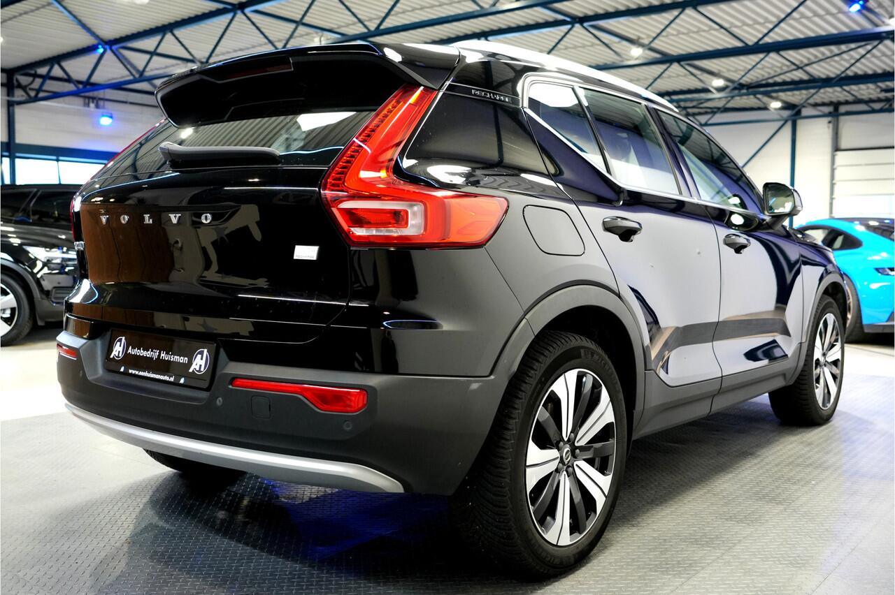 Volvo XC40 1.5 T4 155kW/211pk DCT7 Plug-in hybrid Ultimate Bright PANORAMADAK + HARMAN/KARDON + EL.TREKHAAK + ADAPT.CRUISE + MATRIX LED + LANE ASSIST + LEER/ALCANTARA + STOEL-&STUURVERWARMING + CAMERA + BLIS + EL.STOELEN + PARKSENSOREN V&A + 19" LM-VELGEN!!