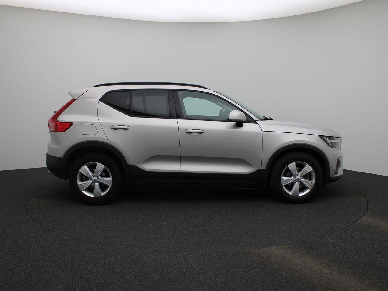 Volvo XC40 T2 Momentum Core | Navigatie | Camera | Apple Carplay/Android Auto