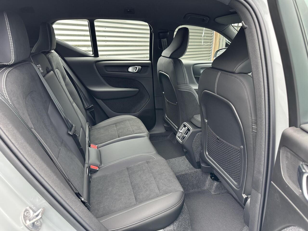 Volvo XC40 2.0 B4 Plus Black Edition Mild hybrid, Automaat, Leder/nubuck bekleding, Stoelverwarming, Stuurverwarming, 20 inch wielen