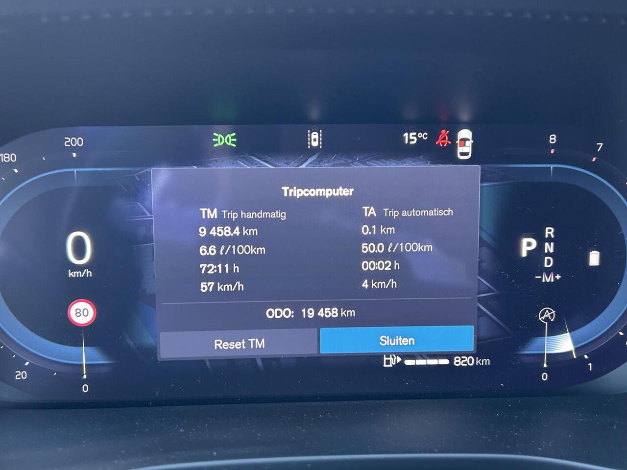 Volvo XC40 2.0 B4 Plus Dark Elektr. Stoelverstelling / Harman Kardon audio / park assist camera / Trekhaak / Keyless Drive / All season banden