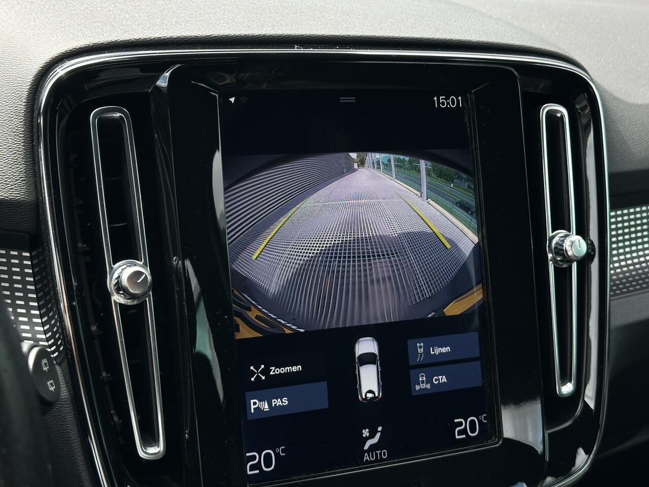 Volvo XC40 1.5 T2 R-Design Automaat / Camera achter / BLIS / Pilot assist / Nubuck bekleding / Carplay / Elek. bedienbare achterklep /