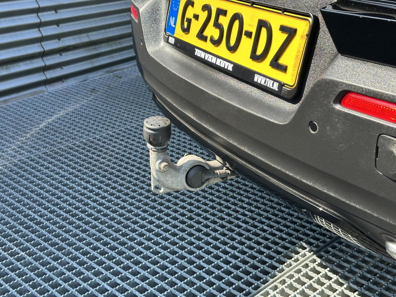 Volvo XC40 1.5 T3 R-Design Automaat, Panoramadak, Trekhaak semi elektrisch inklapbaar, Driver assist, BLIS, Intellisafe, Stoelverwarming, Stuurverwarming