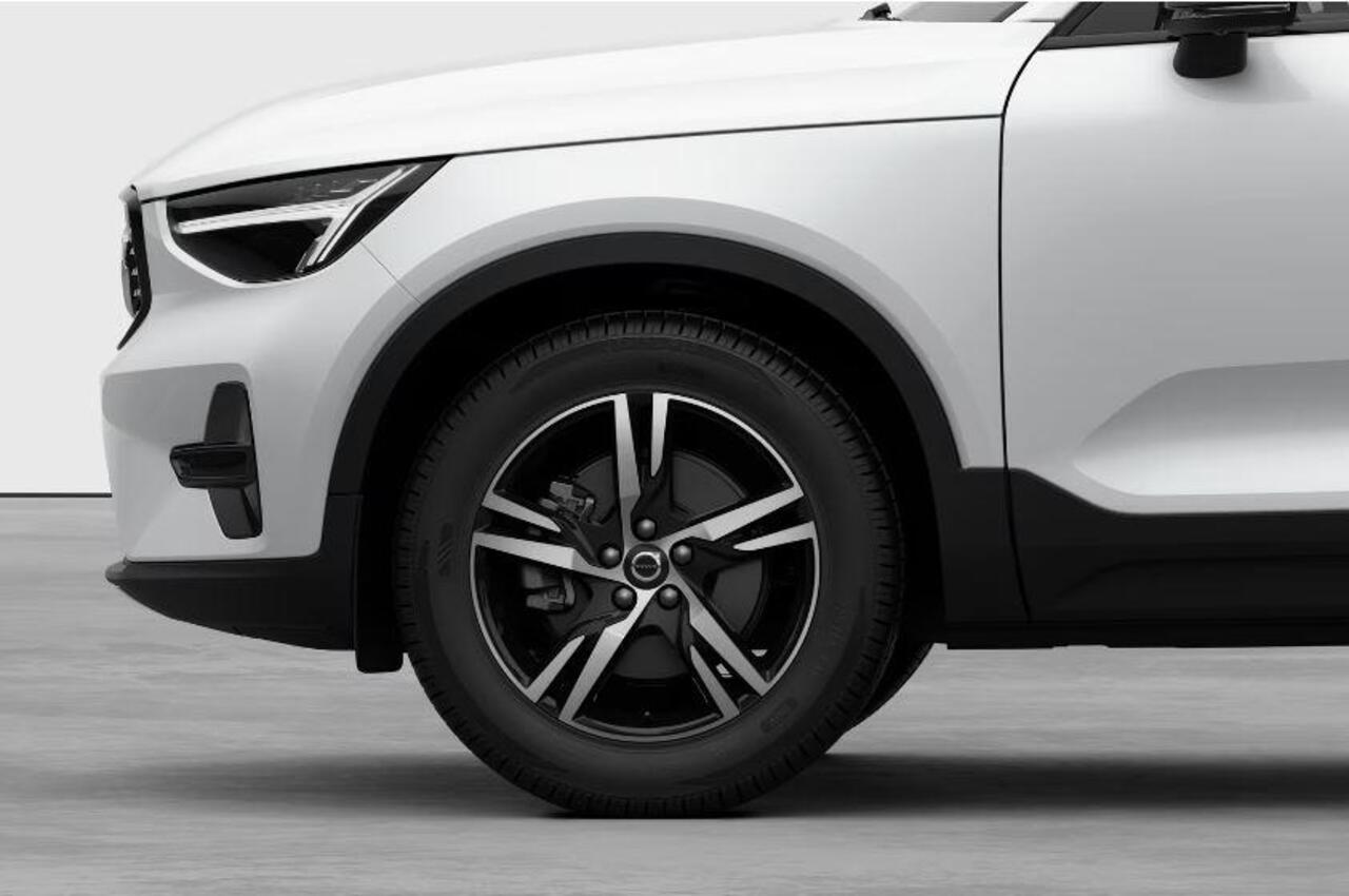 Volvo XC40 B4 211PK Automaat Plus Dark / Extra getint glas / Microtech/Nubuck / Camera achter