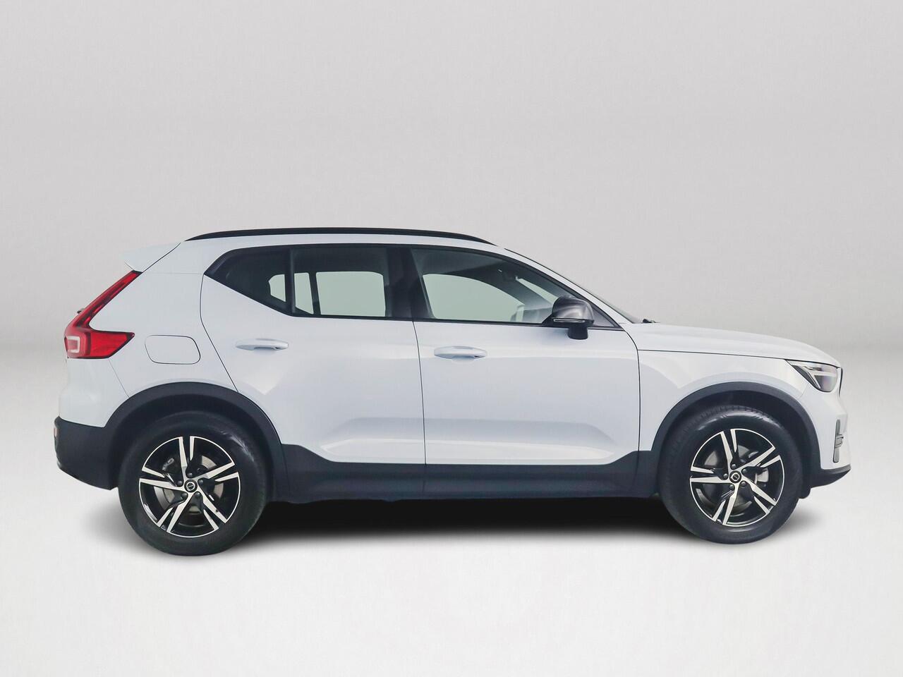 Volvo XC40 B4 Aut. Plus Dark | Stoel- en Stuurverwarming | Harman Kardon | Parkeercamera | Trekhaak