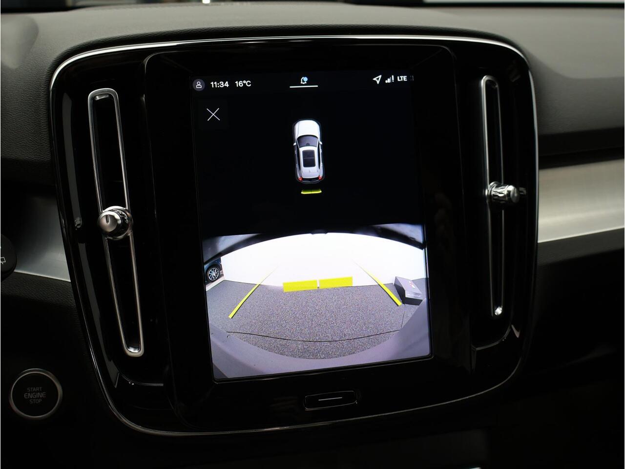 Volvo XC40 2.0 B4 Plus Dark / Panoramadak / Nubuck Bekleding / Harman Kardon / Stoel+Stuurverwarming / Getint Glas / Adaptive Cruise / BLIS /