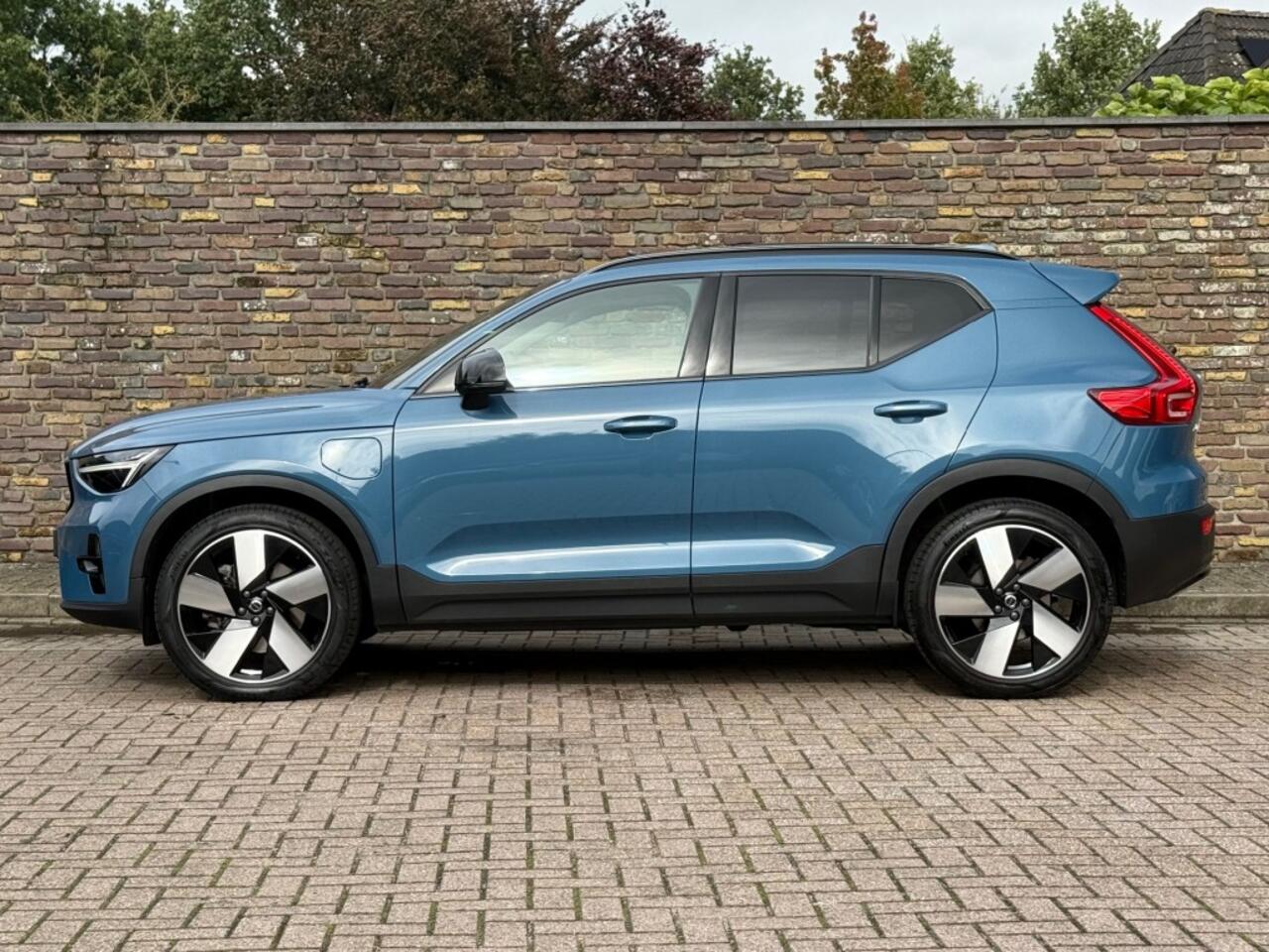 Volvo XC40 1.5 T5 Recharge R-Design Panodak Leer HenK Pilot assist Facelift