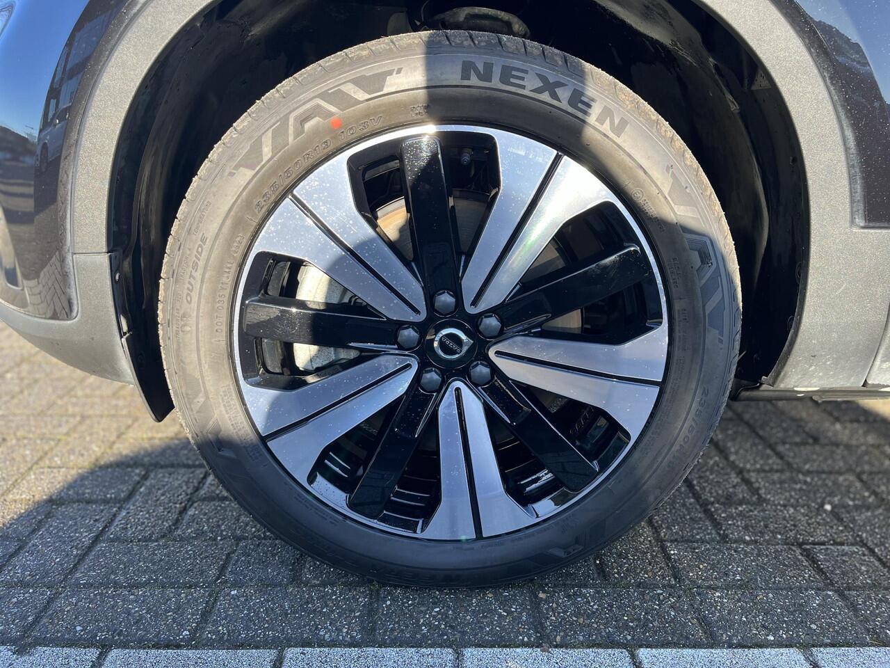 Volvo XC40 Recharge Core | Adaptieve Cruise Control | Google Maps Navigatie | 19 Inch Velgen |