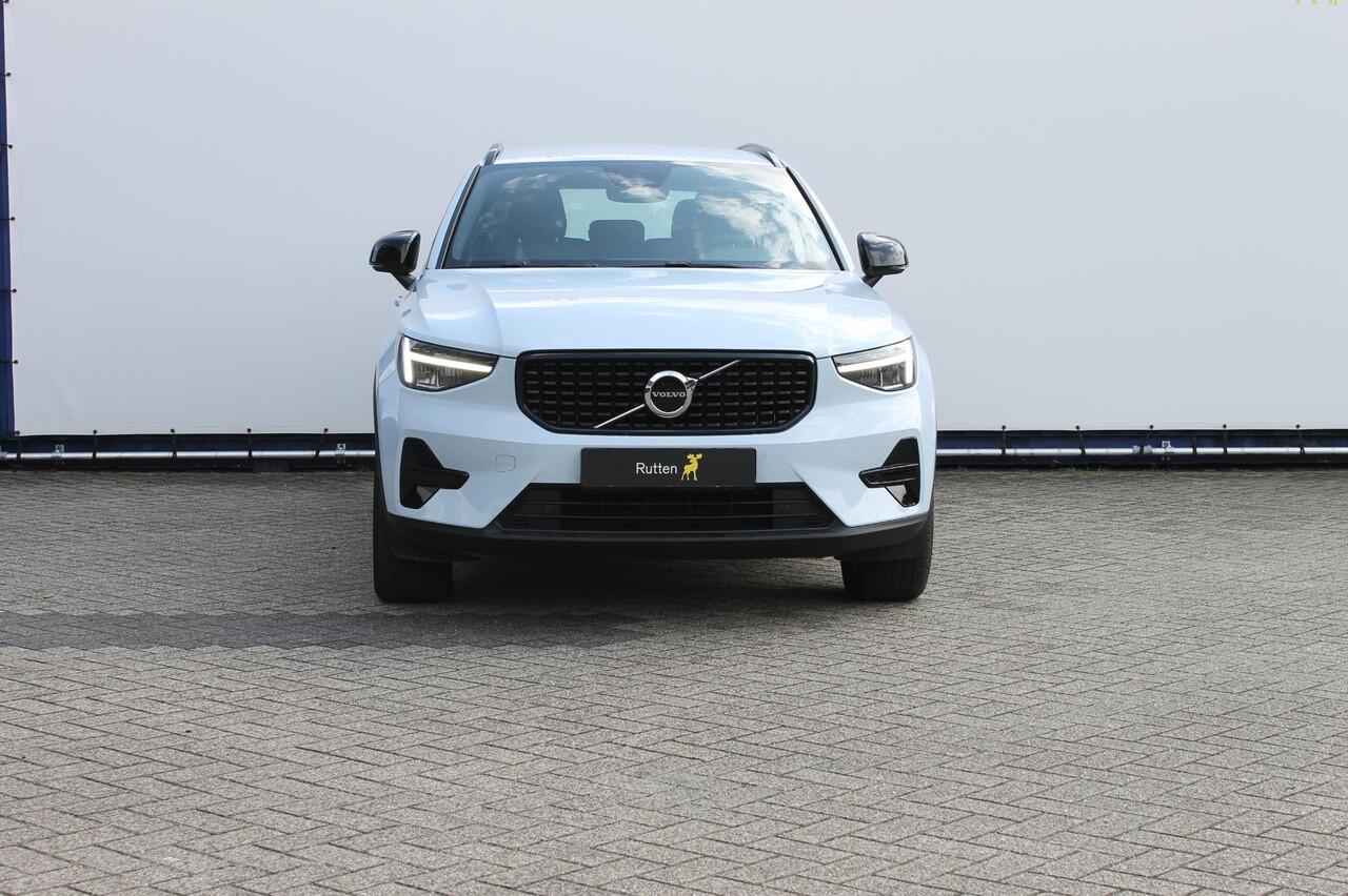 Volvo XC40 B4 211PK Automaat Plus Dark Google Infotainment / Verwarmbare voorruit / Semi elektrisch wegklapbare trekhaak / Elektrisch verstelbare voorstoelen met geheugen op de bestuurdersstoel