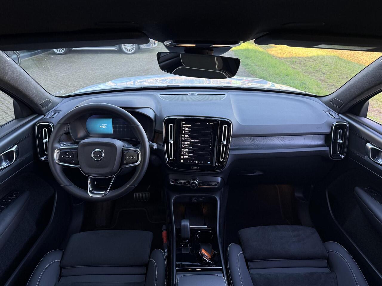 Volvo XC40 Recharge Plus 70 kWh | Adaptieve cruise controle | Blis | Microtech | Keyless Entry | Google auto |