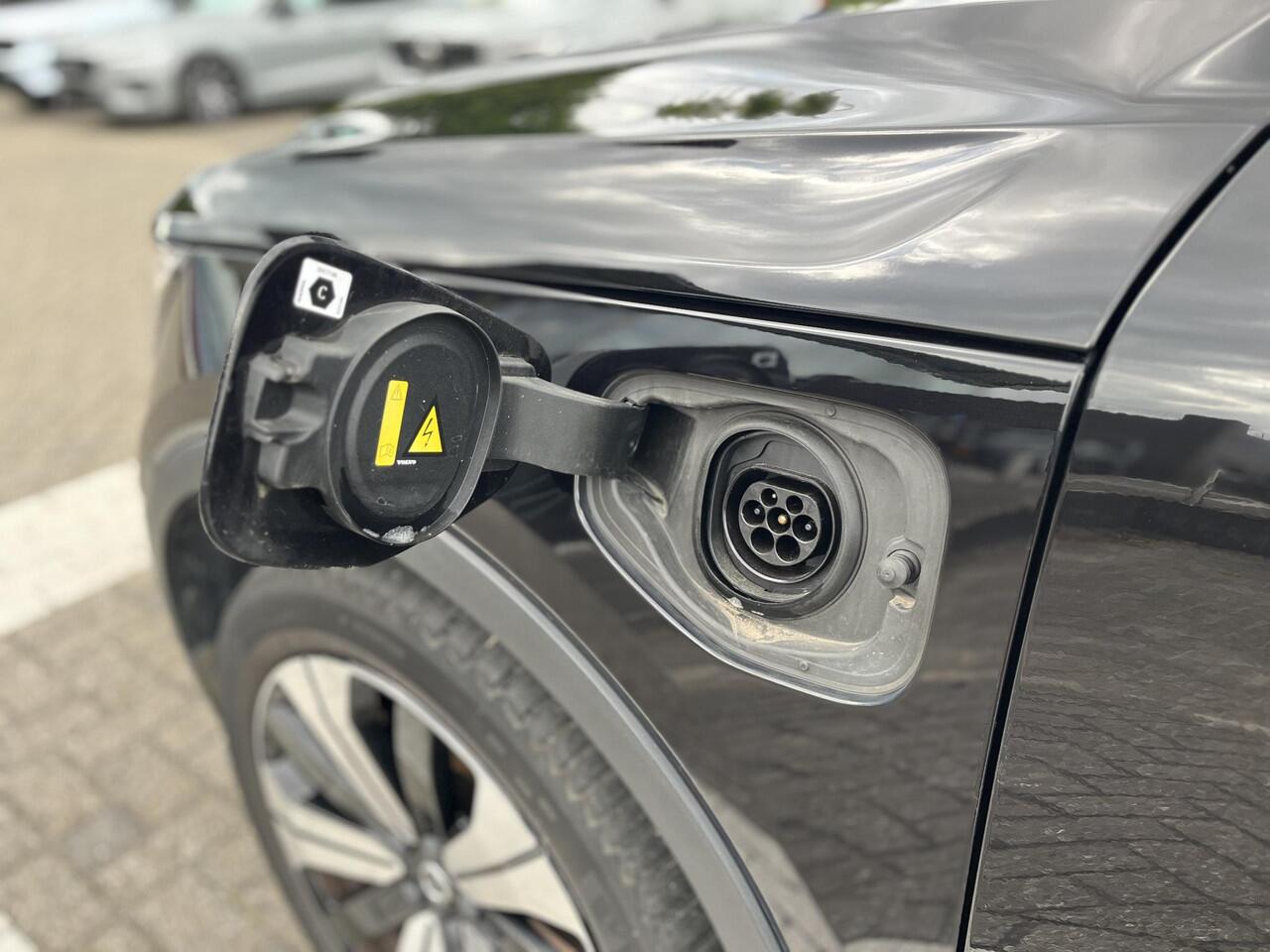 Volvo XC40 T5 Plug-in hybrid Plus Dark | Panoramadak | Harman/Kardon | Memoryseats | 360 Camera |