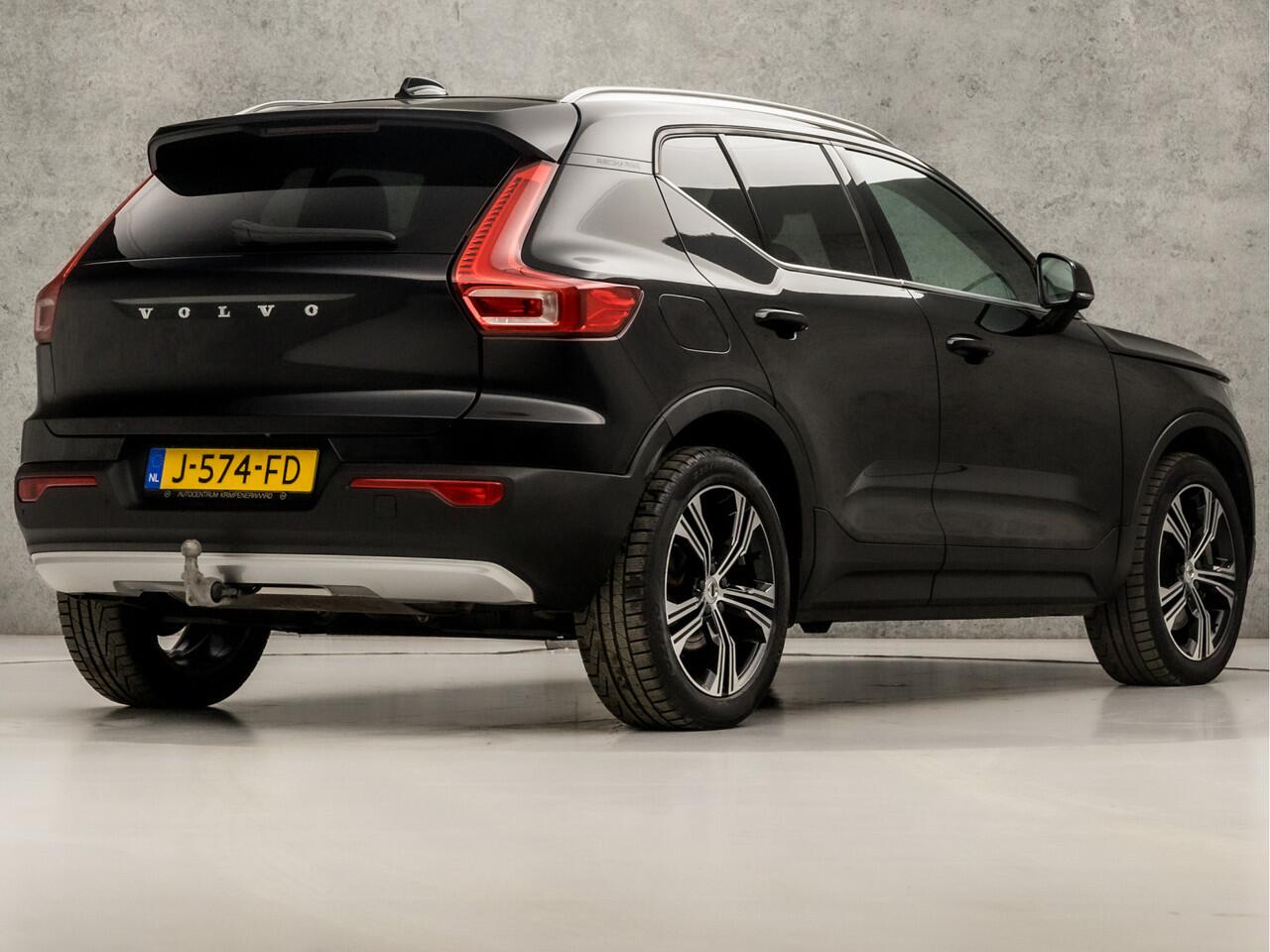 Volvo XC40 1.5 T5 Recharge Inscription 262Pk Automaat (PANORAMADAK, APPLE CARPLAY, LEDER, STUUR/STOELVERWARMING, TREKHAAK, CAMERA, KEYLESS, GETINT GLAS, ADAPTIVE CRUISE, ELEK ACHTERKLEP, NIEUWSTAAT)