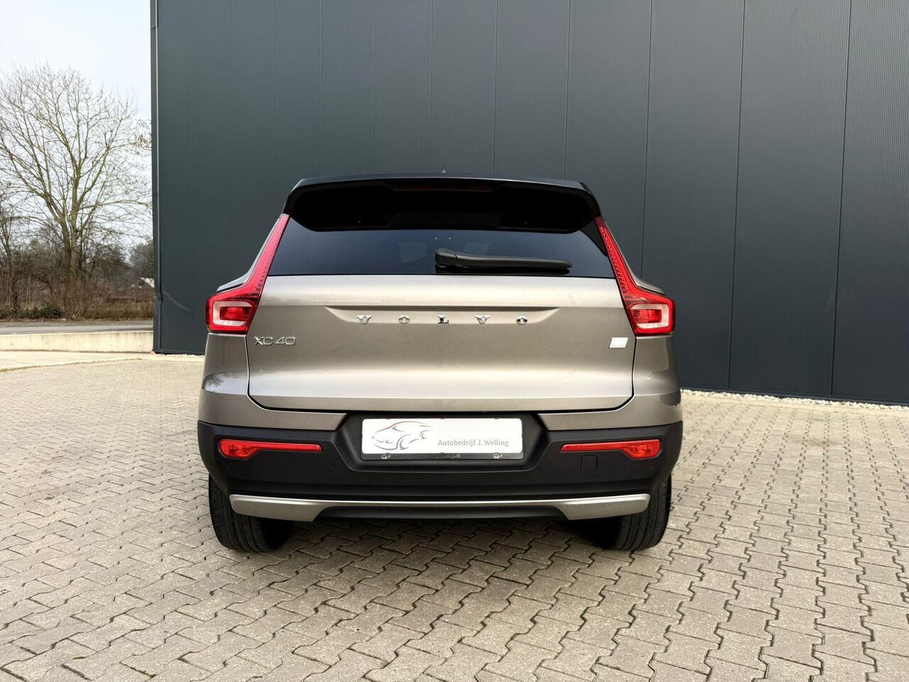 Volvo XC40 1.5 T4 R-Design pano / 21 inch / Memory