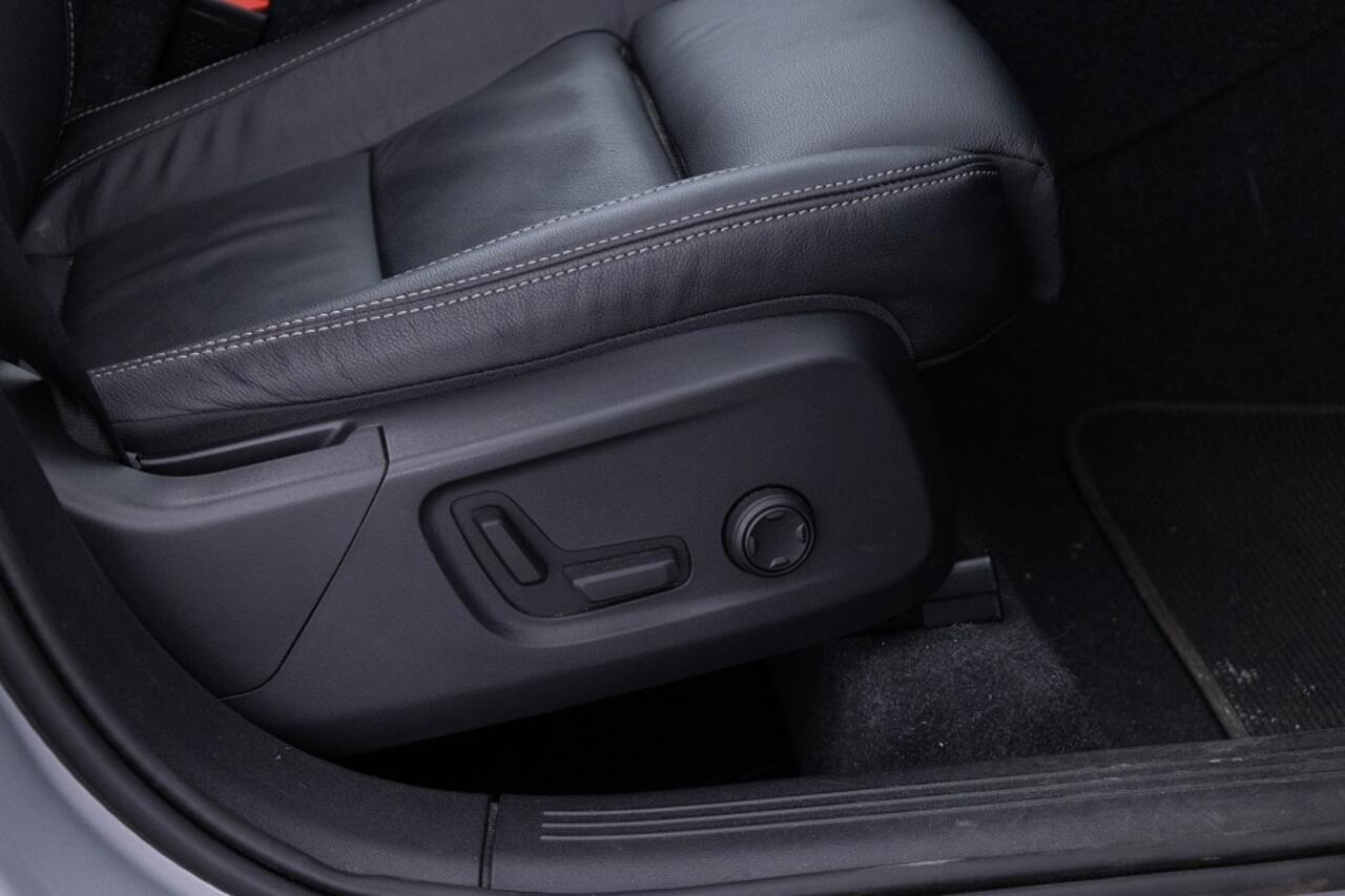 Volvo XC40 1.5 T4 Recharge Ultimate Dark | PANORAMADAK | harman/kardon | LEDER | PHEV