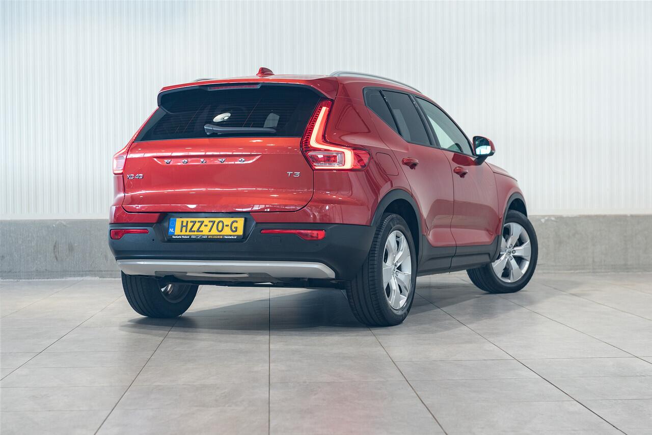 Volvo XC40 T3 Momentum Leder Trekhaak Parkeercamera Stoelverwarming 163pk