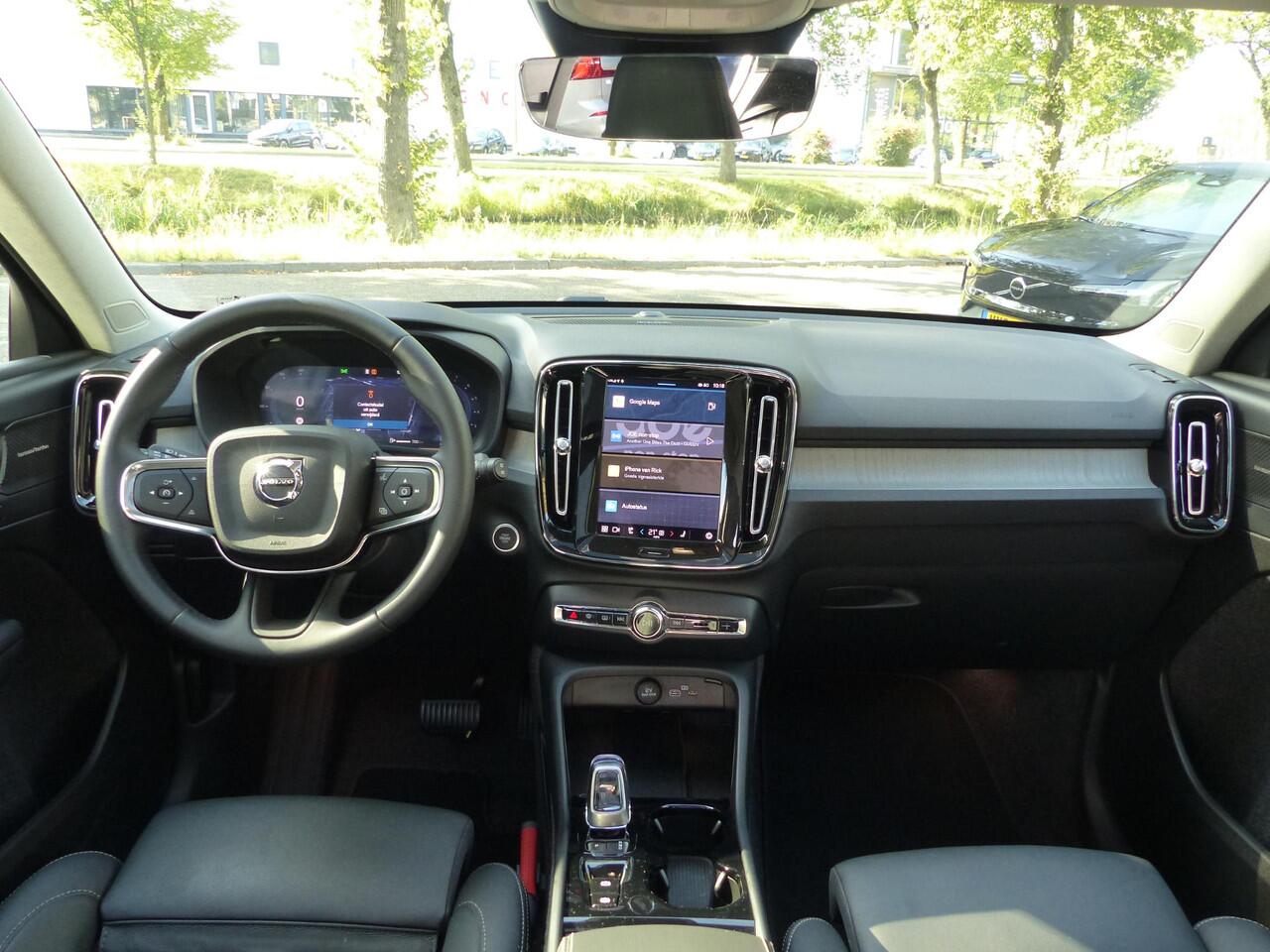 Volvo XC40 B4 Plus Dark |Trekhaak |Leder | Schuifdak| Running Boards|