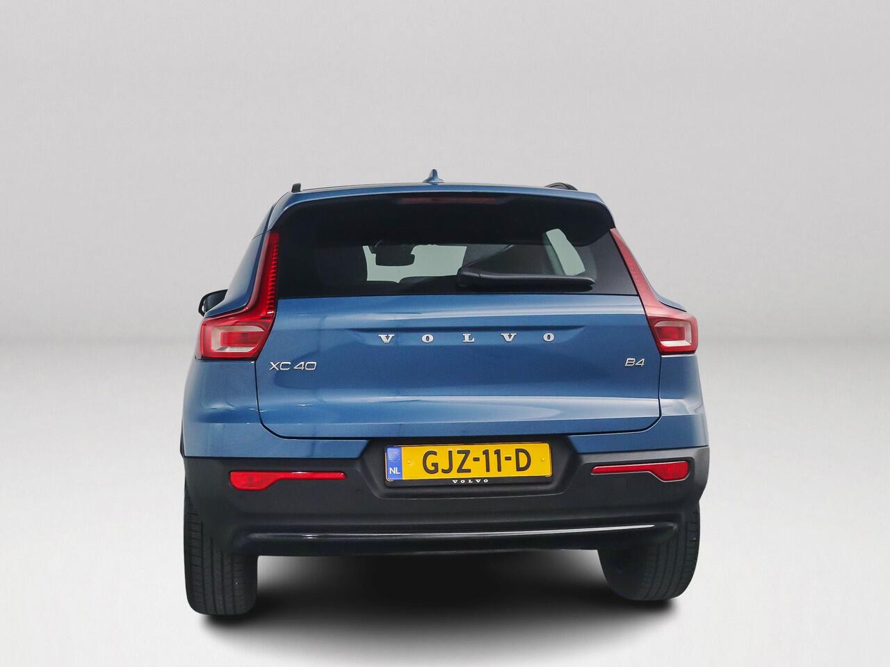 Volvo XC40 B4 Aut. Plus Dark | Harman Kardon | Stoel- en Stuuverwarming | Parkeercamera | Trekhaak