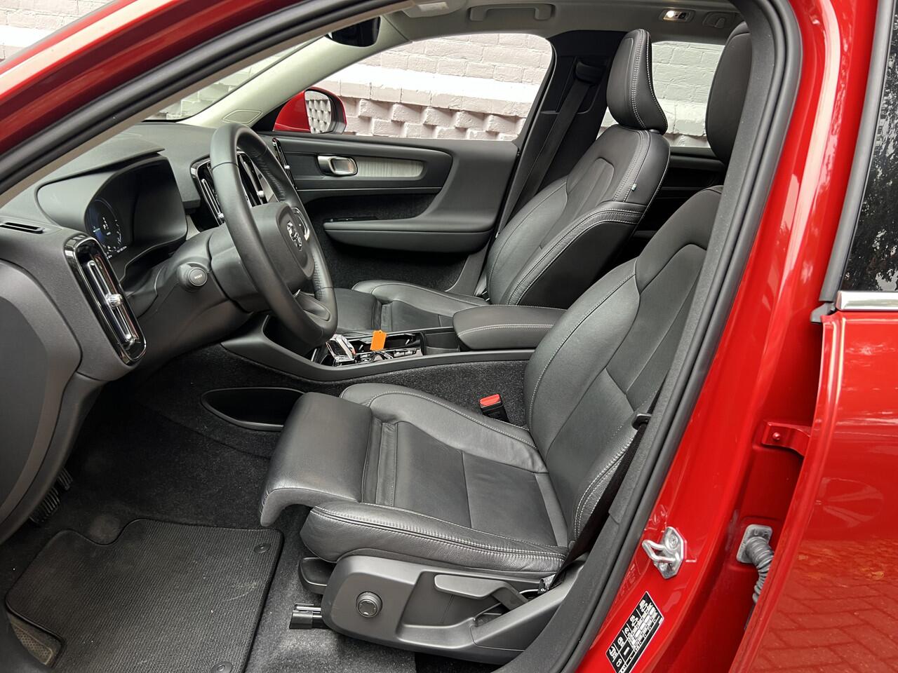 Volvo XC40 1.5 T5 Recharge Inscription Leer Schuif/kantel dak Navigatie