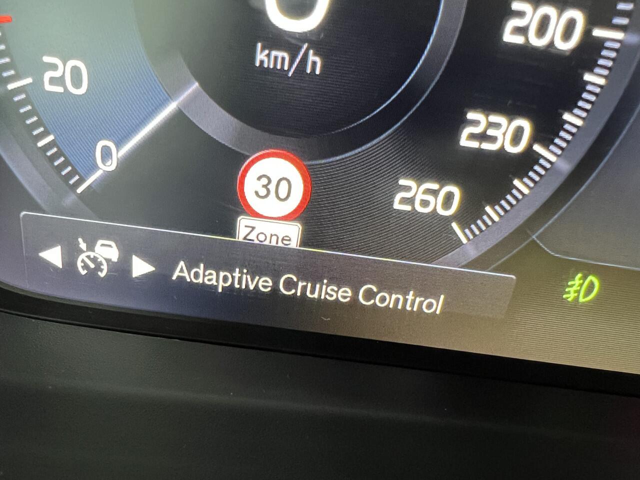 Volvo XC40 1.5 T4 Recharge Core Bright Trekhaak Navigatiesysteem