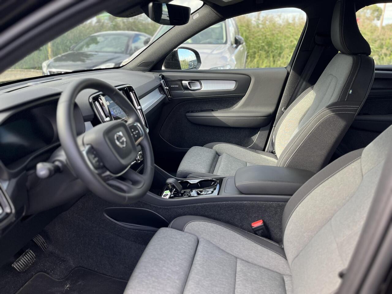 Volvo XC40 B4 Plus Dark | Harman/Kardon | Memoryseats | Keyless Entry | Trekhaak |