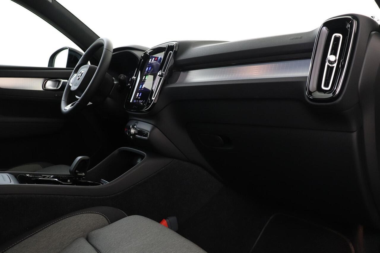 Volvo XC40 B4 (M-HYBRID) PLUS DARK -CAMERA|ADAP.CRUISE|VERW.VOORRUIT|TREKHAAK|HARMAN/KARDON|19"