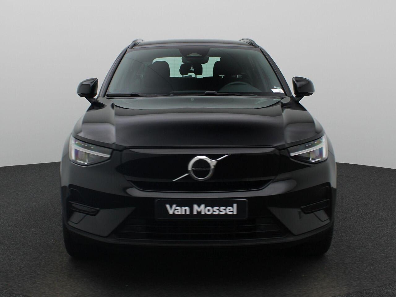 Volvo XC40 Recharge Core 232PK | Allseason-banden | Grootlicht-assistent | Achteruitrijcamera + parkeersensoren | Climate control | Apple CarPlay & Android Auto