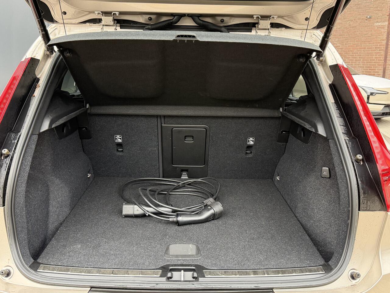 Volvo XC40 1.5 T5 Plug-in hybrid Plus Bright Getint glas | Camera | Stoel en Stuurverwarming