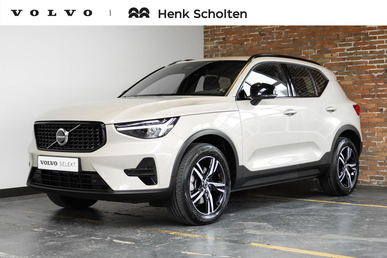 Volvo XC40 B4 Plus Dark | Verwarmde Voorstoelen+Stuurwiel | Verwarmde voorruit | Semi-Elektrische Trekhaak | Harman Kardon Premium Audio | Apple Carplay / Android Auto | Electrisch bedienbare voorstoelen | Google infotaiment