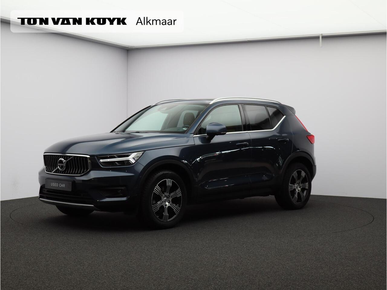 Volvo XC40 T5 AWD Inscription / Panoramisch Dak / Trekhaak / 360gr Camera / Elek. Verstelbare Stoelen / BLIS / Keyless / All Season Banden /
