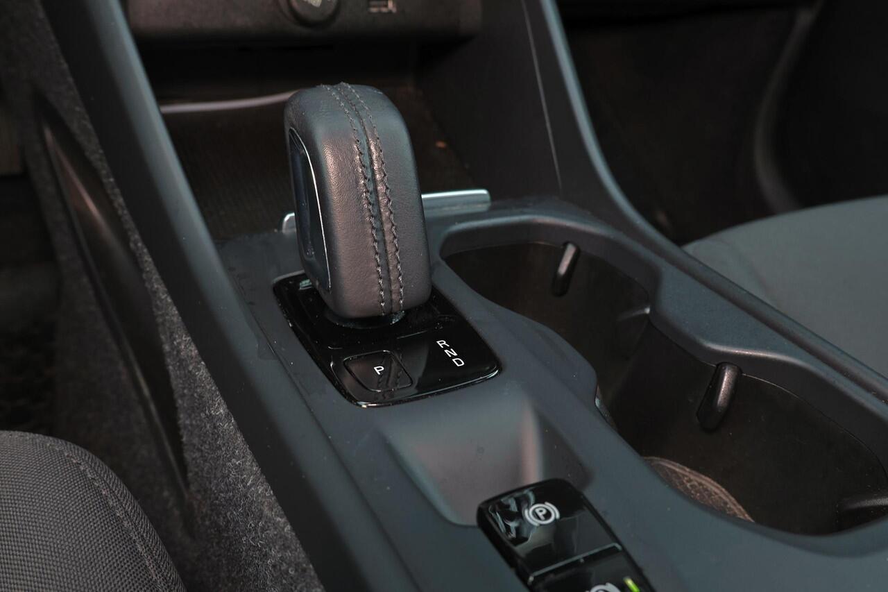 Volvo XC40 T4 Recharge Inscription Expression - IntelliSafe Assist & Surround - Parkeercamera achter - Parkeersensoren voor & achter - Apple Carplay & Android Auto - Standkachel - 18' LMV