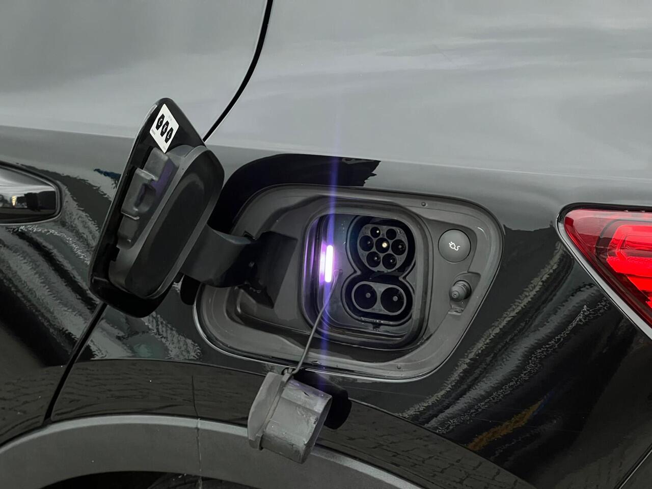 Volvo XC40 Recharge P8 AWD R-Design NL AUTO | LEDER | CAMERA | HARMAN KARDON | STUURWIEL VERW