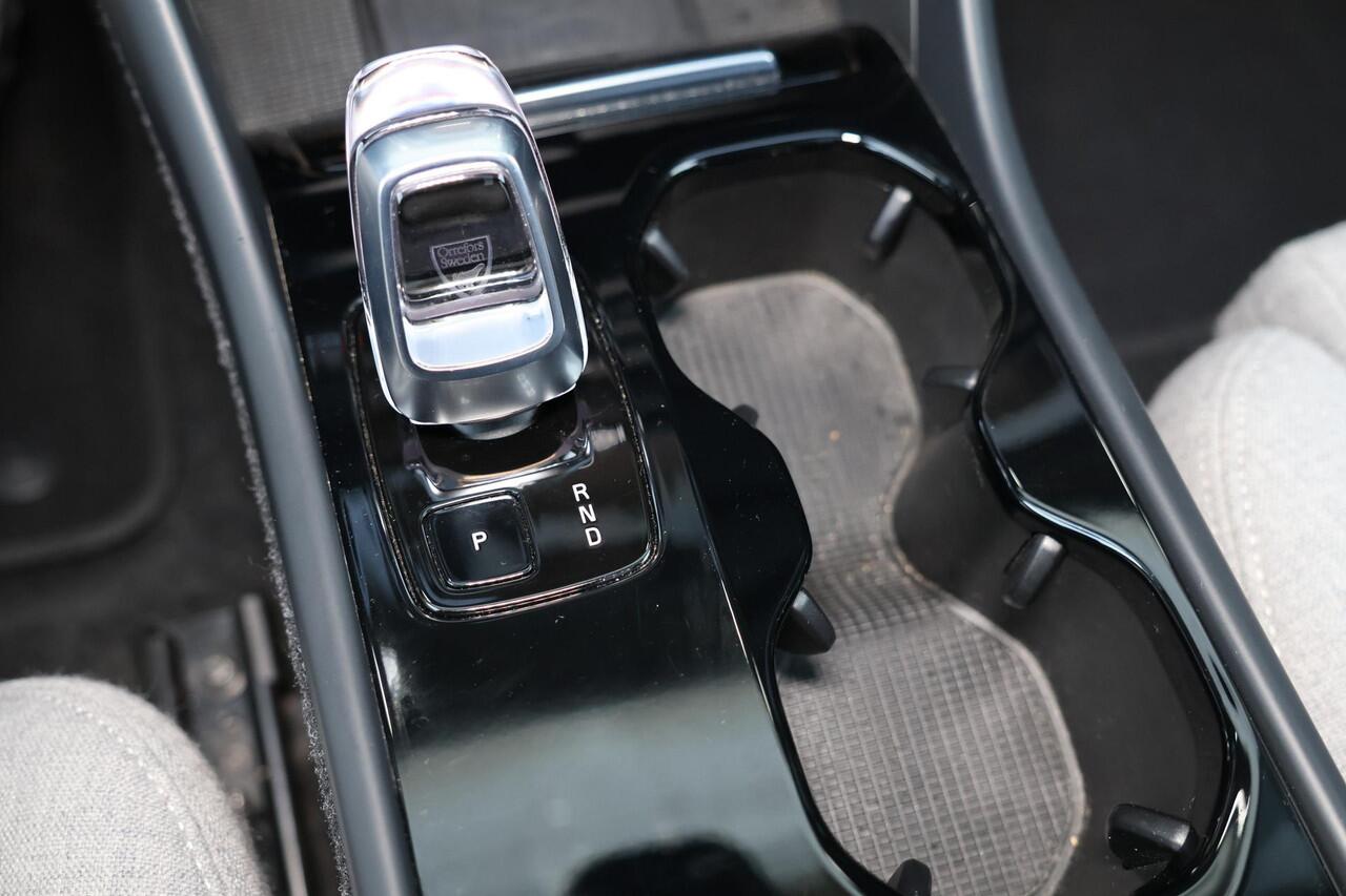 Volvo XC40 Recharge Twin Ultimate 78 kWh - Panorama/schuifdak - IntelliSafe Assist & Surround - 360º Camera - Harman/Kardon audio - Verwarmde voorstoelen & stuur - Parkeersensoren voor & achter - Elektr. bedienb. voorstoelen met geheugen links - Draadloze tel. lader