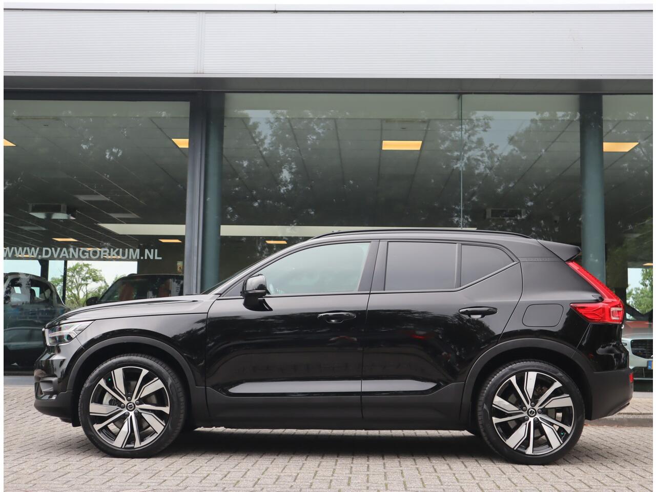 Volvo XC40 Recharge P8 AWD R-Design / SOH 92%