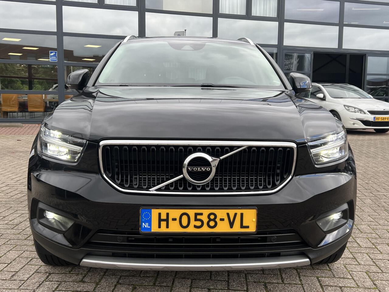 Volvo XC40 1.5 T5 Recharge 262 pk Momentum Pro Panoramadak Camera Parkeersensoren Navigatie Stoelverwarming Led Koplampen Plug In Hybride NL Auto 1e Eigenaar Lage Kilometerstand