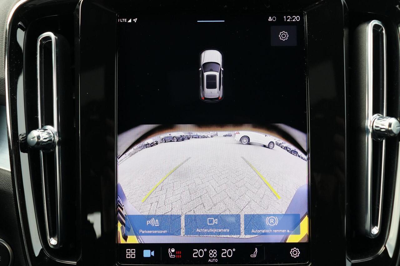 Volvo XC40 B4 Plus Dark - IntelliSafe Assist & Surround - Harman/Kardon audio - Parkeercamera achter - Verwarmde voorstoelen & stuur - Parkeersensoren voor & achter - Elektr. bedienb. voorstoelen met geheugen links - Draadloze tel. lader - 20' LMV
