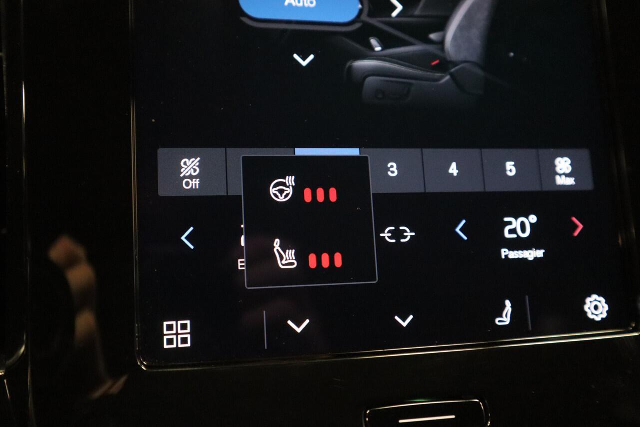 Volvo XC40 Single Motor Extended Range Plus 82 kWh ACC 20'' PDC Keyless Entry/Go 24 maanden garantie mogelijk (*vraag naar de voorwaarden)