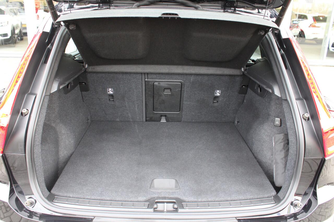 Volvo XC40 T2 Automaat Business Pro | Adapt. Cruise control | AppleCarplay | Keyless | BLIS | DAB |