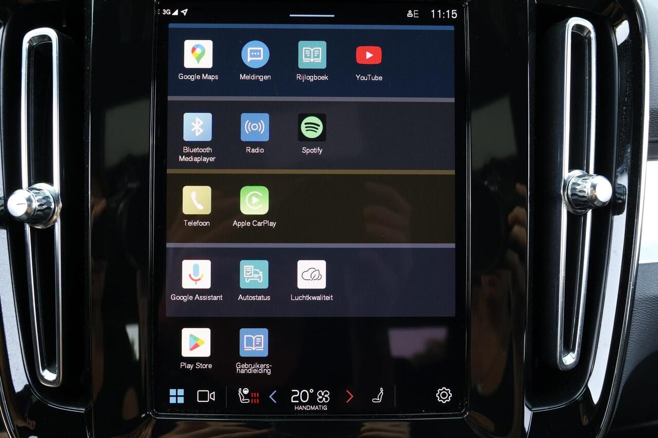 Volvo XC40 B3 Plus Dark - IntelliSafe Assist & Surround - Harman/Kardon audio - Parkeercamera achter - Verwarmde voorstoelen & stuur - Parkeersensoren voor & achter - Elektr. bedienb. voorstoelen met geheugen links - Draadloze tel. lader - Extra getint glas - 18' LM