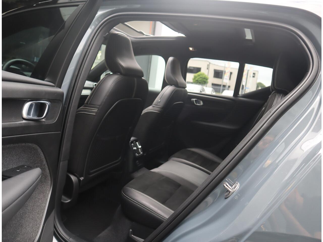 Volvo XC40 1.5 T4 Recharge R-Design / NL Auto / Panodak