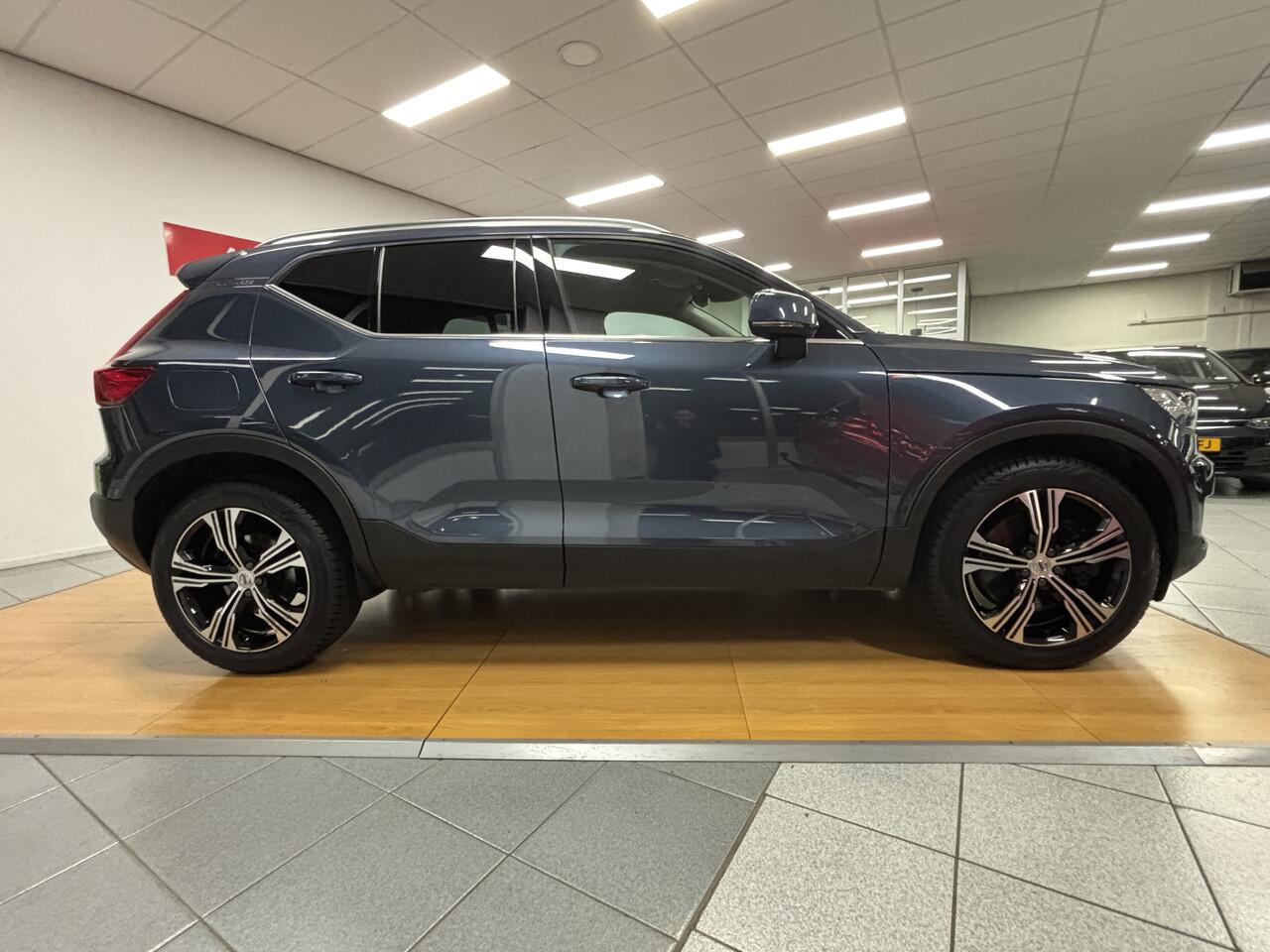 Volvo XC40 1.5 T4 Recharge Inscription - NL auto met NAP - LEER -CARPLAY - NAVI 4 nieuwe ALL SEASON BANDEN _ ONDERHOUD _ APK
