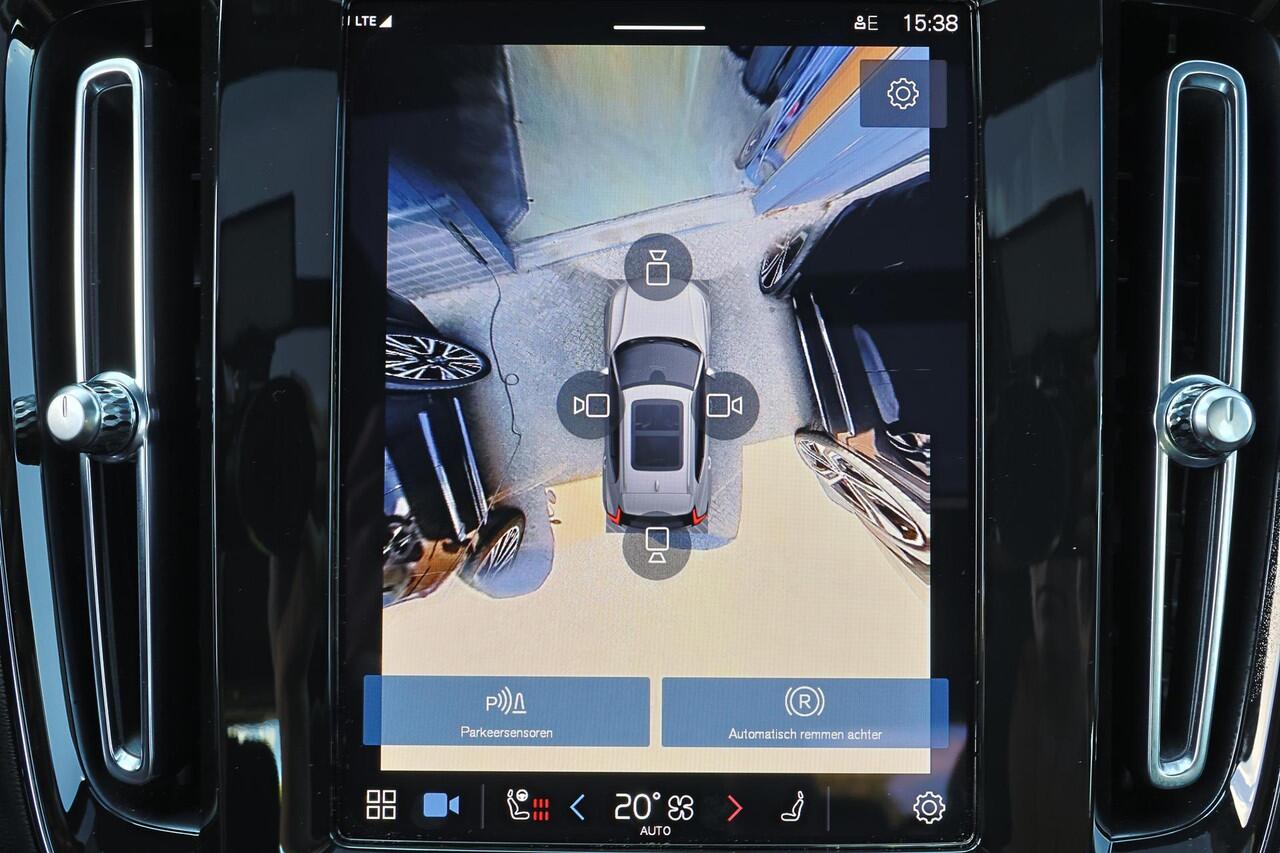 Volvo XC40 Extended Range Ultimate 82 kWh - Panorama/schuifdak - IntelliSafe Assist & Surround - 360º Camera - Harman/Kardon audio - Verwarmde voorstoelen, stuur & achterbank - Parkeersensoren voor & achter - Elektr. bedienb. voorstoelen met geheugen - Warmtepomp - 