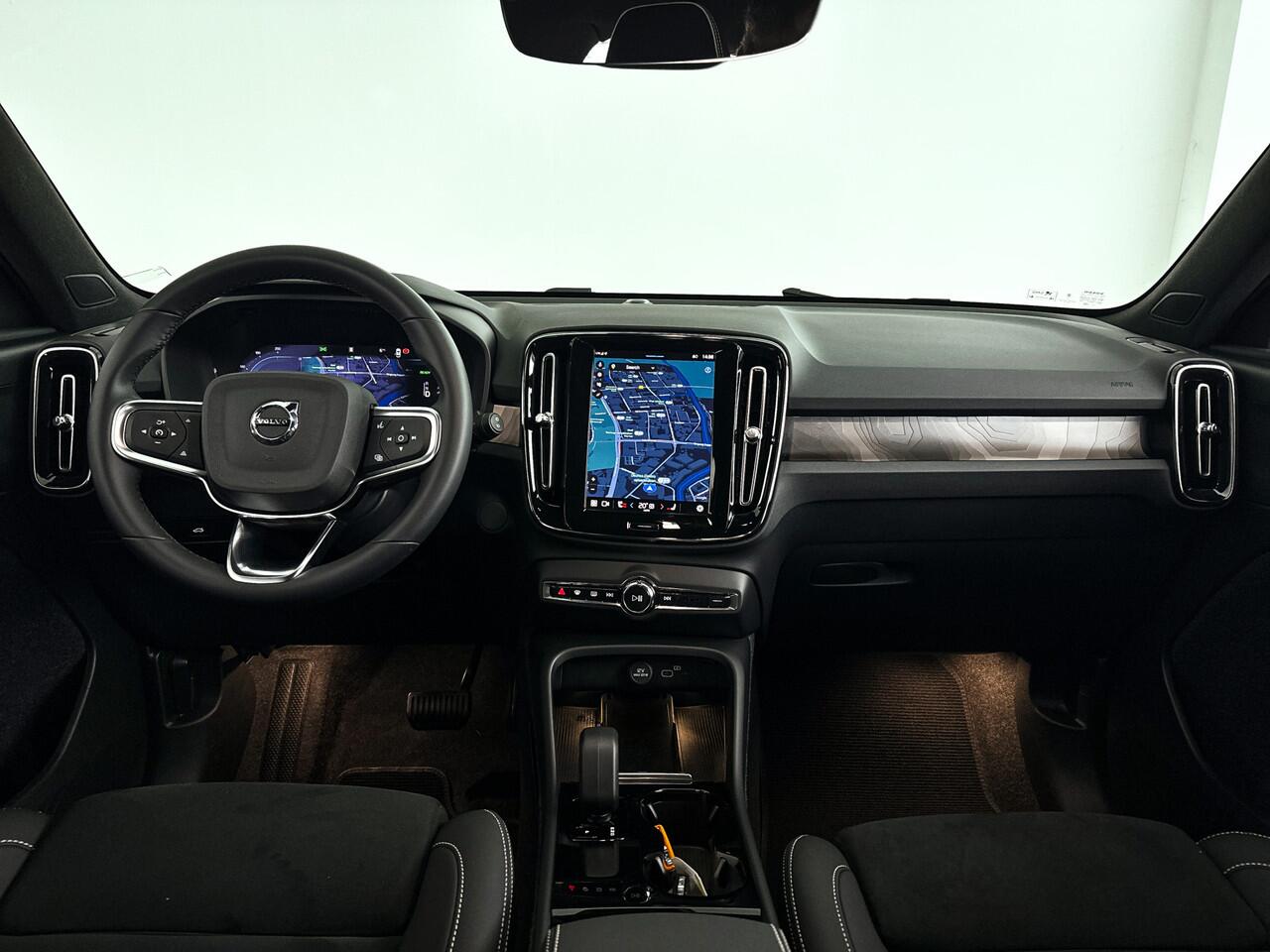 Volvo XC40 Single Motor Plus 69 kWh | Stoel- en stuurverwarming | Parkeercamera