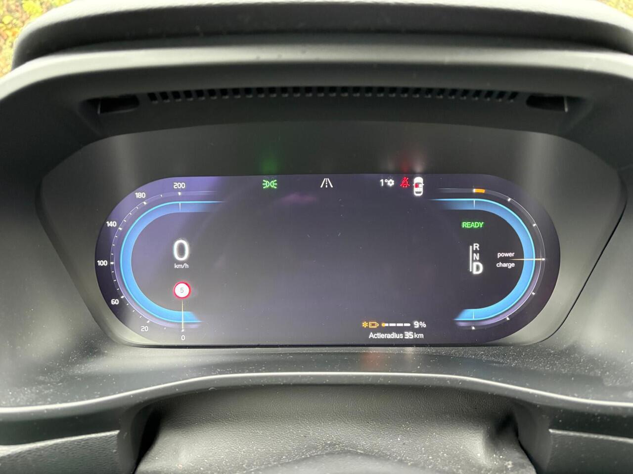 Volvo XC40 Recharge Core | DAB | Camera | Climate control