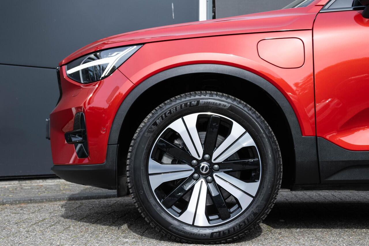 Volvo XC40 T4 Automaat Recharge R-Design | Trekhaak | Panoramdak| Electrisch bedienbare voorstoelen | Elektrische achterklep | Dodehoekdetectie | Adaptive cruise control| HarmanKardon Audio installatie | Verwarmbare voorstoelen | verwarmbaar stuurwiel | Keyless entr